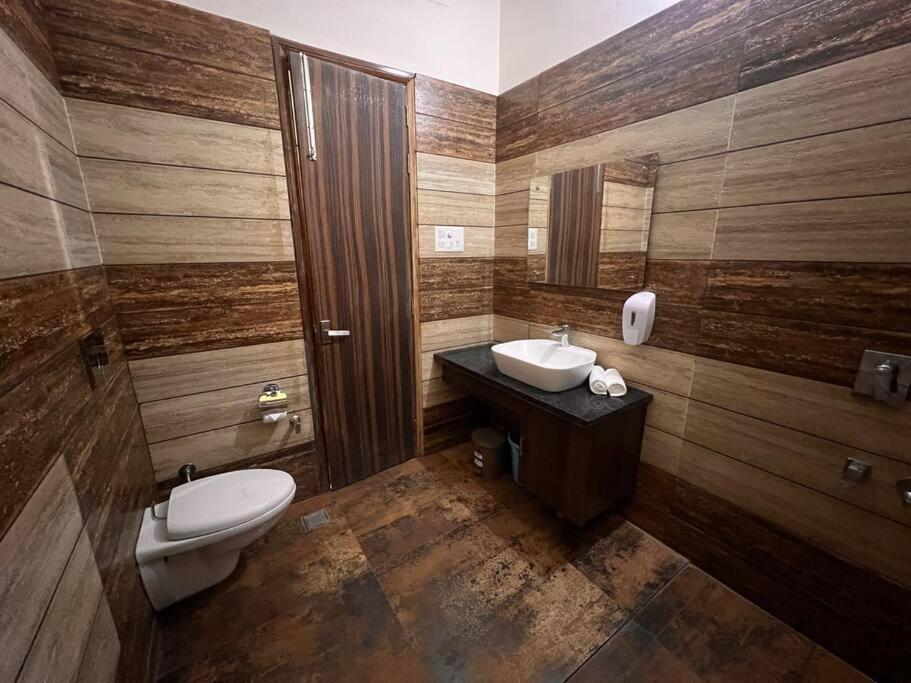 5Bhk Home Away From Home At Ranjit Avenue Амритсар Екстериор снимка